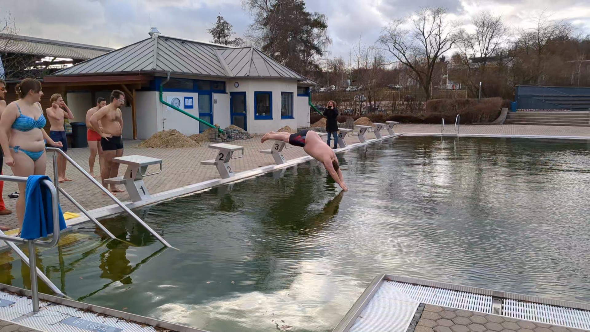 Sprung ins kühle Nass